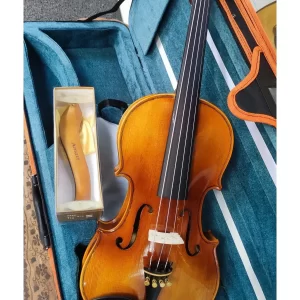 Tamamen el yapımı olup 30 sene beklemiş ağaçlardan imal edilmiştir.